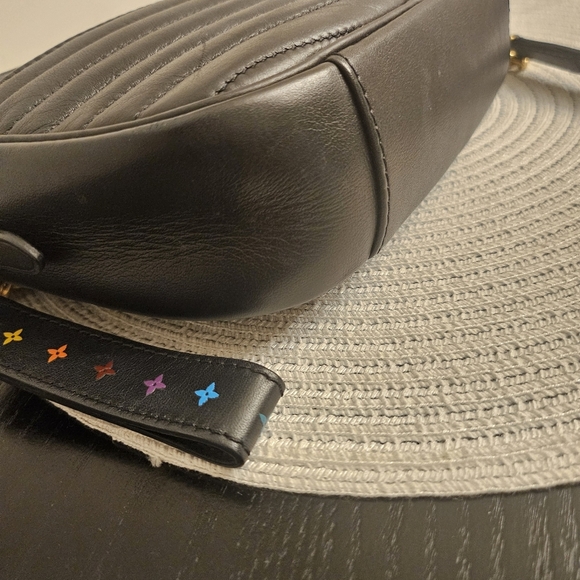 👜 Louis Vuitton New Wave Camera Bag Black Quilted Calfskin with Gold Hardware - Picture 9 of 12